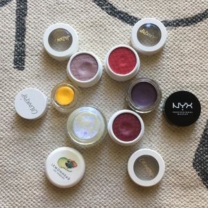 bundle of eyeshadow pots